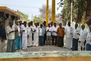 పోలేపల్లి లో గర్జన—మాజీ ఎమ్మెల్యే పిన్నెల్లి రామకృష్ణారెడ్డి అక్రమ అరెస్టుకు వ్యతిరేకంగా ప్రజలు కొవ్వొత్తుల మహా నిరసన