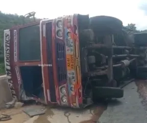 ఘోర రోడ్డు ప్రమాదం.. నలుగురు మృతి