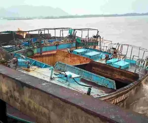 బోట్ల తొలగింపునకు కొనసాగుతున్న అండర్ వాటర్ ఆపరేషన్ ప్రక్రియ..