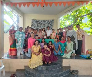 మిస్ గ్రాండ్ తెలంగాణ 2026 యశస్విని నీ సన్మానించిన ఇష్టకామేశ్వరి కోలాటం టీం, కూకట్పల్లి ఉమ్మడి ప్రెస్ క్లబ్ అధ్యక్షులు ఎర్ర యాకన్న..